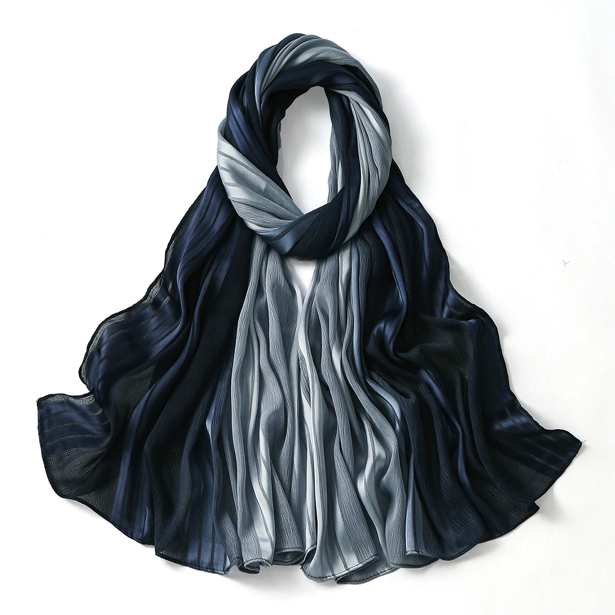 Foulard hijab Hana en satin de soie froissé. https://mamizora.fr/