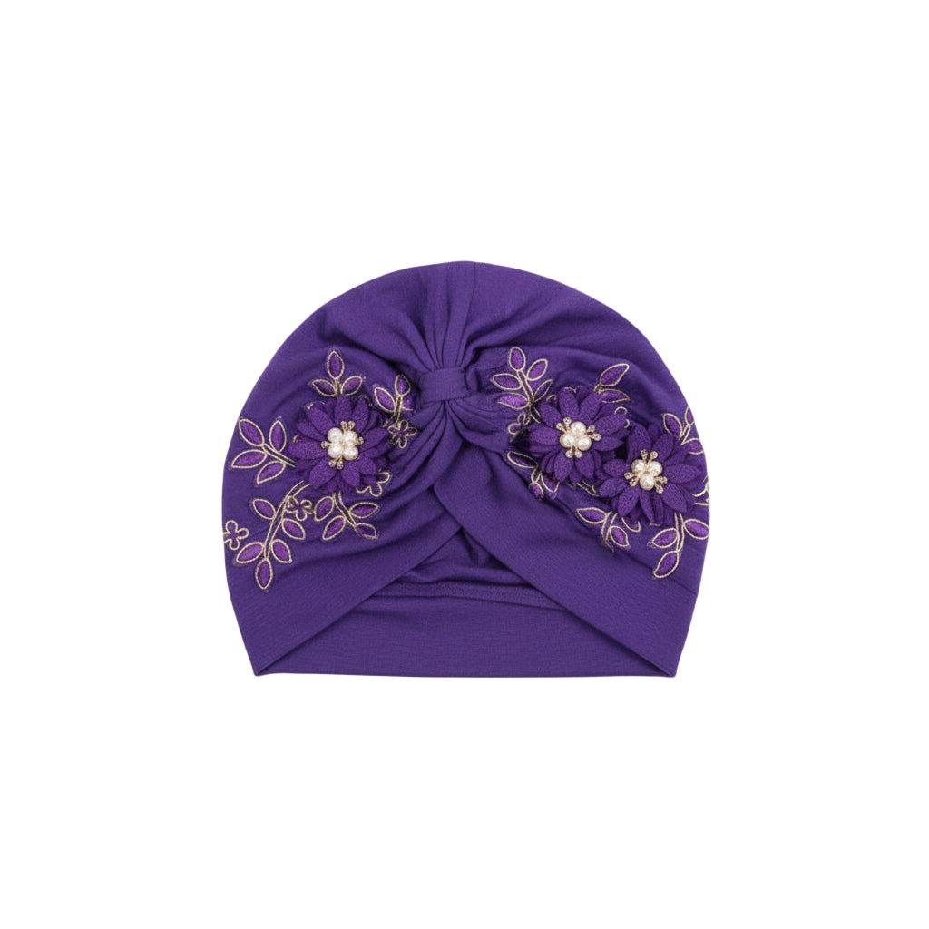 Turban à fleurs 3D brillantes pour femmes – foulard, hijab et bonnet plissé, accessoire tendance couleur violet. https://mamizora.fr/