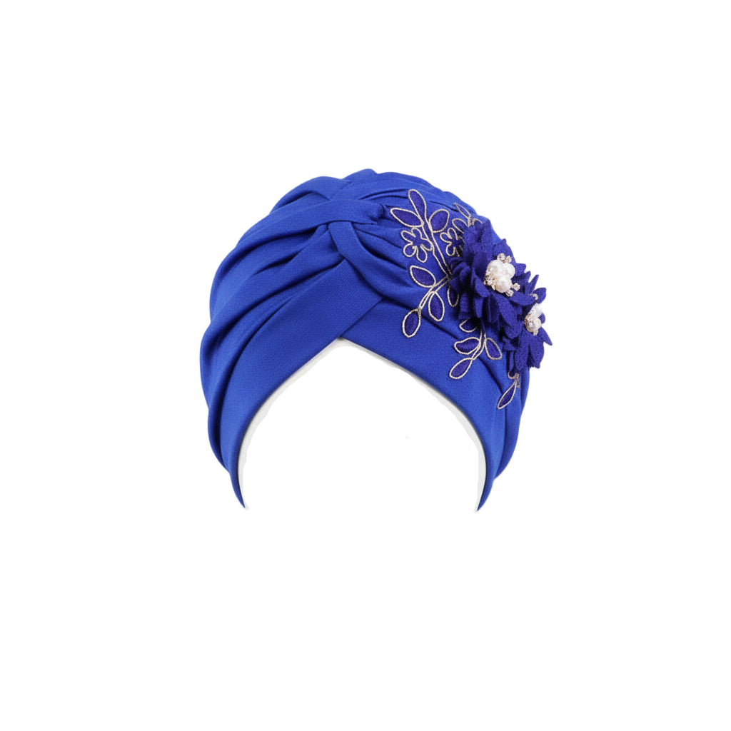 Turban à fleurs 3D brillantes pour femmes – foulard, hijab et bonnet plissé, accessoire tendance couleur bleu royale. https://mamizora.fr/