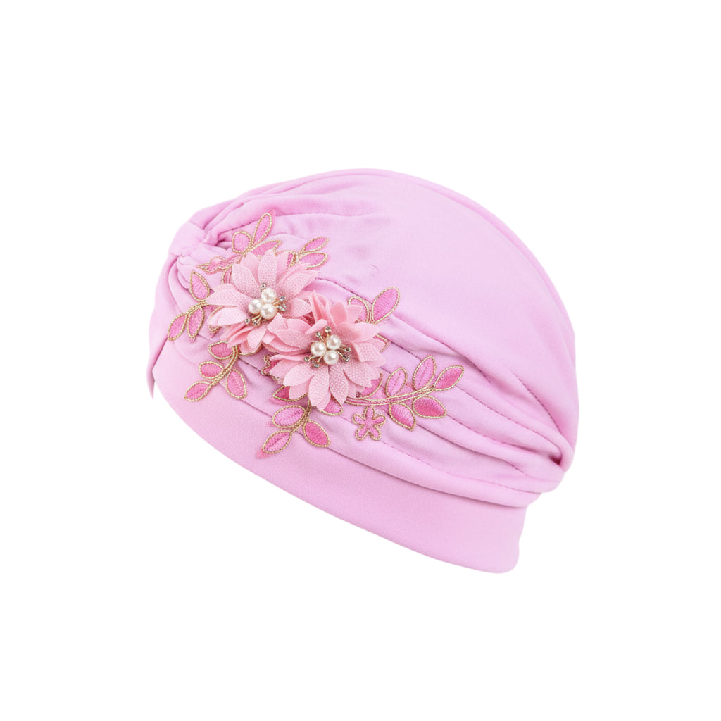 Turban à fleurs 3D brillantes pour femmes – foulard, hijab et bonnet plissé, accessoire tendance couleur rose. https://mamizora.fr/