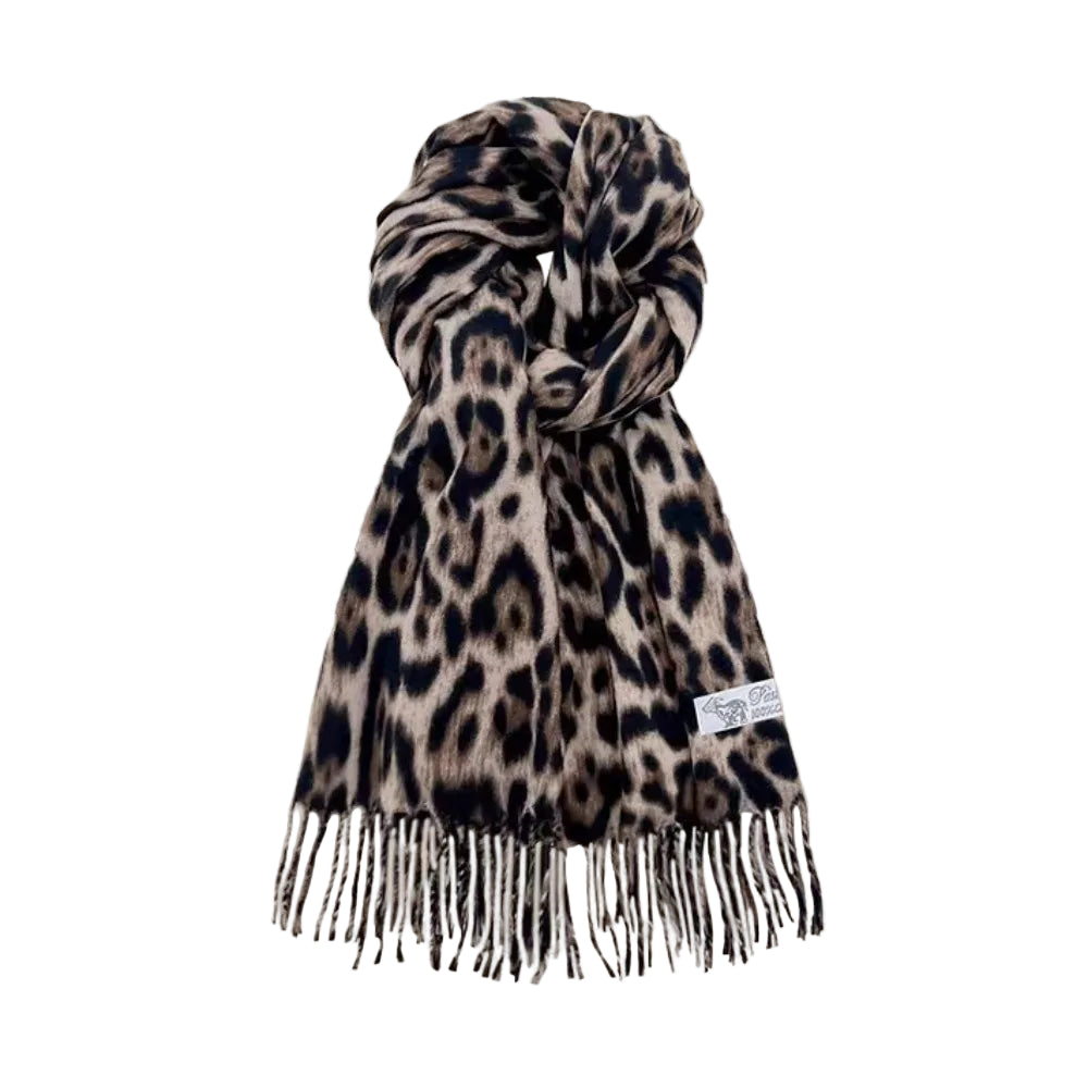 Châle écharpe Imane à pompons léopard. https://mamizora.fr/