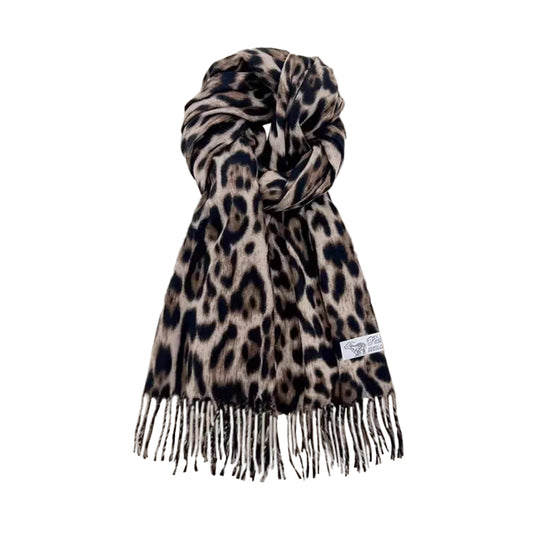 Châle écharpe Imane à pompons léopard. https://mamizora.fr/
