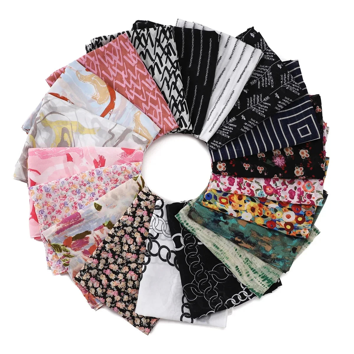 Foulard hijab Rubab en satin de soie froissé 2. https://mamizora.fr/