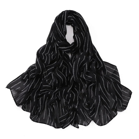 Écharpe Hijab Alya en rayonne avec motif rayé impressionniste et chaîne texturée. https://mamizora.fr/