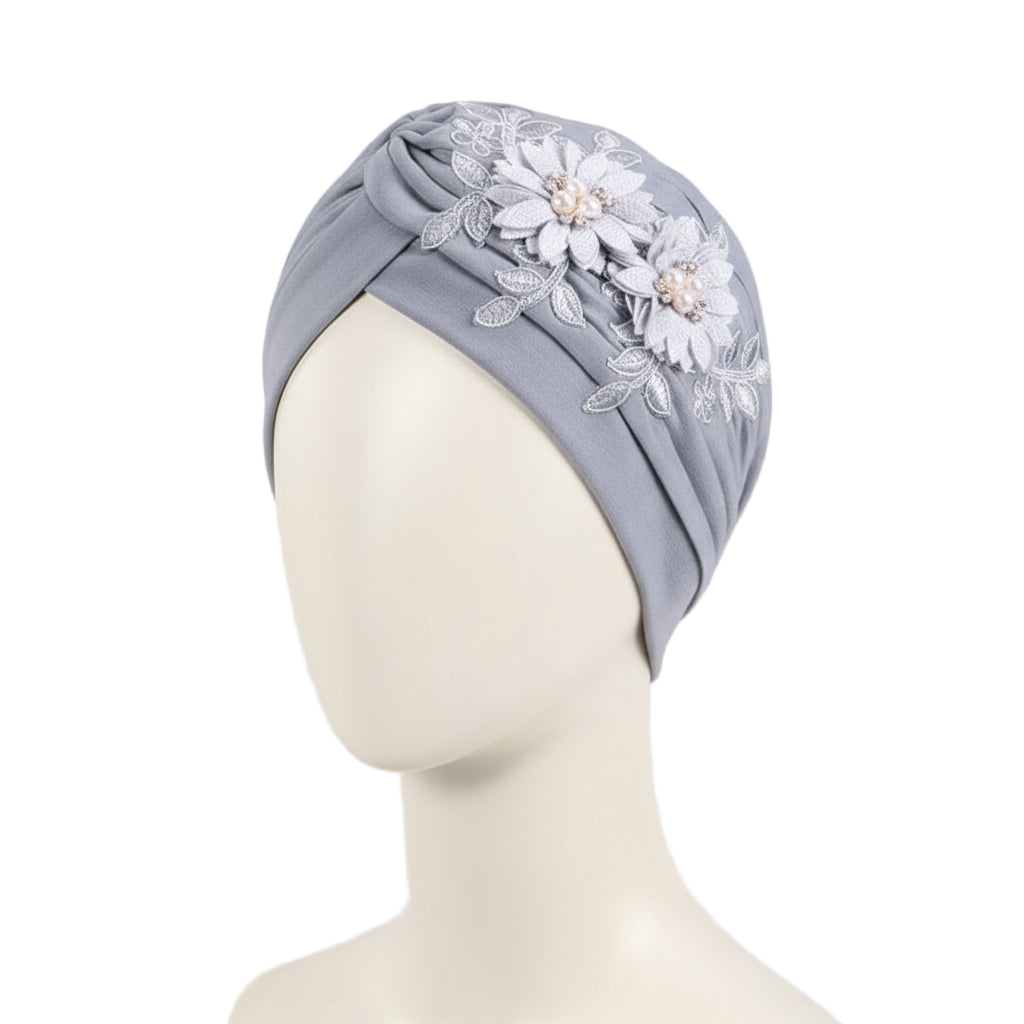 Turban à fleurs 3D brillantes pour femmes – foulard, hijab et bonnet plissé, accessoire tendance couleur gris clair https://mamizora.fr/