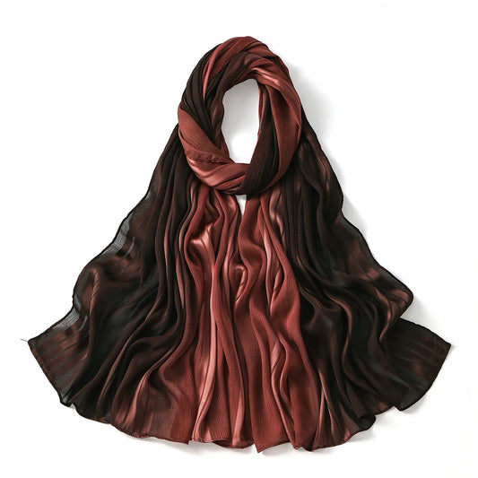 Foulard hijab en satin de soie froissé. https://mamizora.fr/