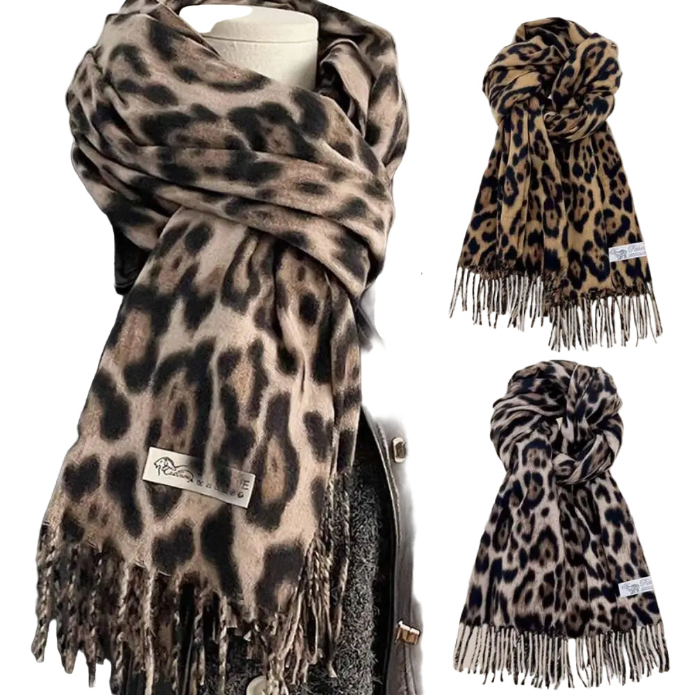 Châle écharpe Imane à pompons léopard. https://mamizora.fr/